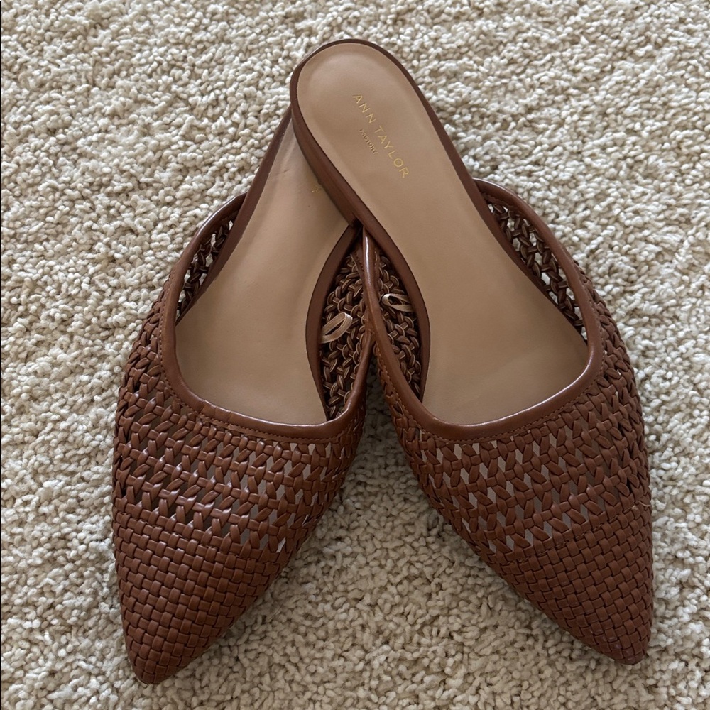 Ann Taylor Neutral Brown Minimalist Woven Perforated Slip On Mule Flat 8.5